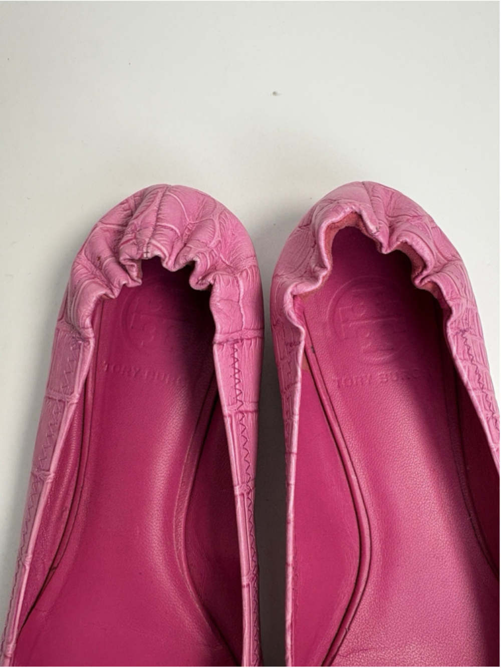 Retro Tory Burch Reva Ballet Flats Pink Croc Embossed Leather Gold Logo 6.5 - Picture 8 of 11